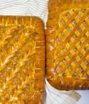 Набор пирог с ветчиной и сыром и пирог с грушей и яблоком