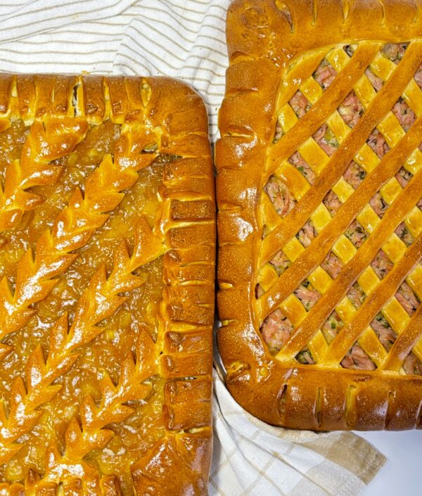 Набор пирог с ветчиной и сыром и пирог с грушей и яблоком